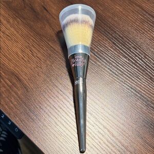 New IT Cosmetics Silver and Cream Makeup Brush